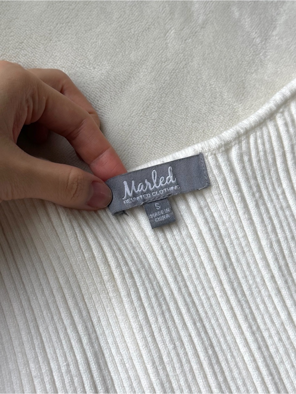 Marled White Ribbed Tank Top - Picture 2 of 3